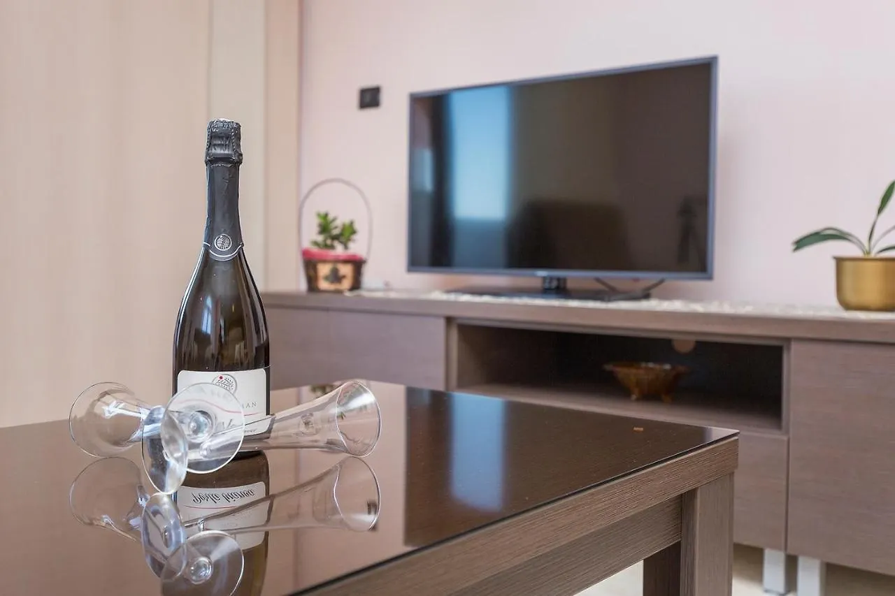 Penthouse Aurora Daire Manjadvorci